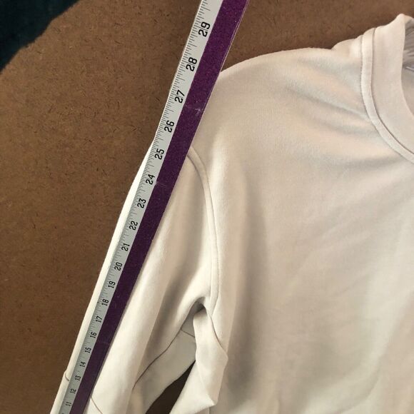 Doterra Women’s Pullover Sweatshirt Size Medium Cream Long Sleeve Front Pocket - Picture 4 of 8